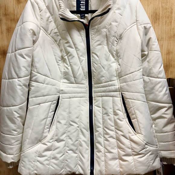 Details INTL Jackets & Blazers - Women's Cream Puffer Jacket